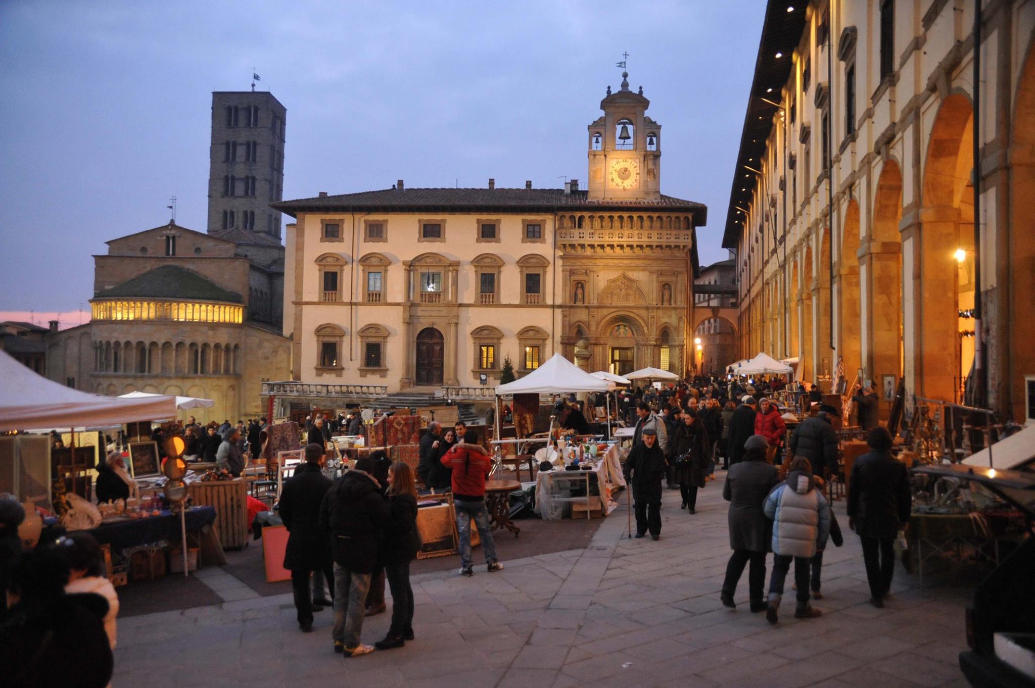 https://mdw-travel-data-us-east-1.s3.amazonaws.com/img/country/Italy/Antique-Market/img_01.jpg