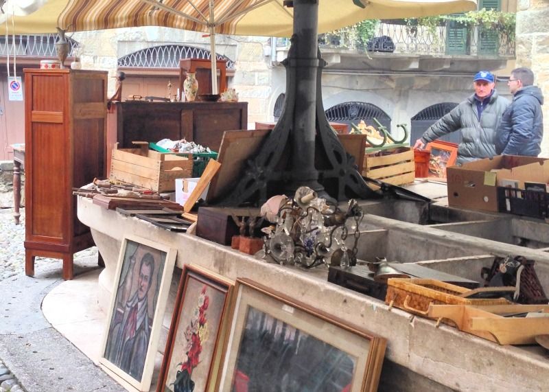 https://mdw-travel-data-us-east-1.s3.amazonaws.com/img/country/Italy/Antique-Market/img_02.jpg