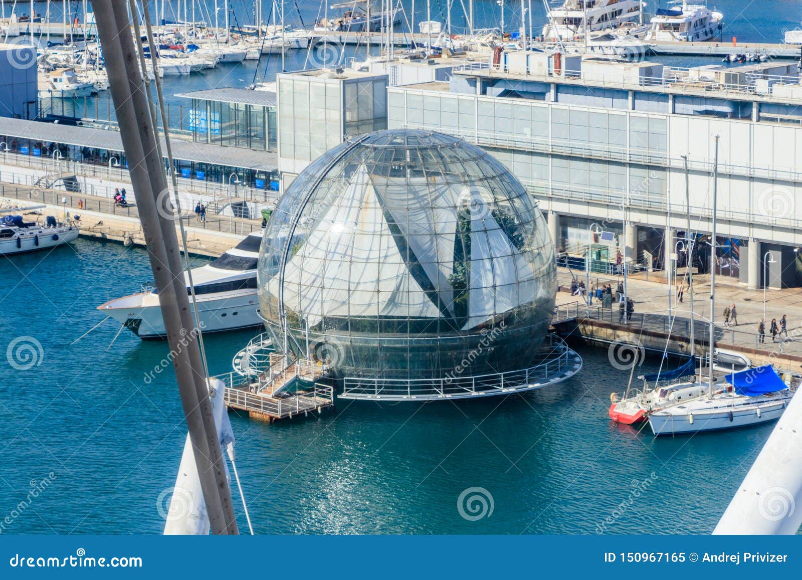 https://mdw-travel-data-us-east-1.s3.amazonaws.com/img/country/Italy/Aquarium-of-Genoa/img_02.jpg