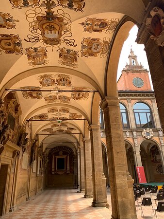 https://mdw-travel-data-us-east-1.s3.amazonaws.com/img/country/Italy/Archiginnasio-di-Bologna/img_01.jpg