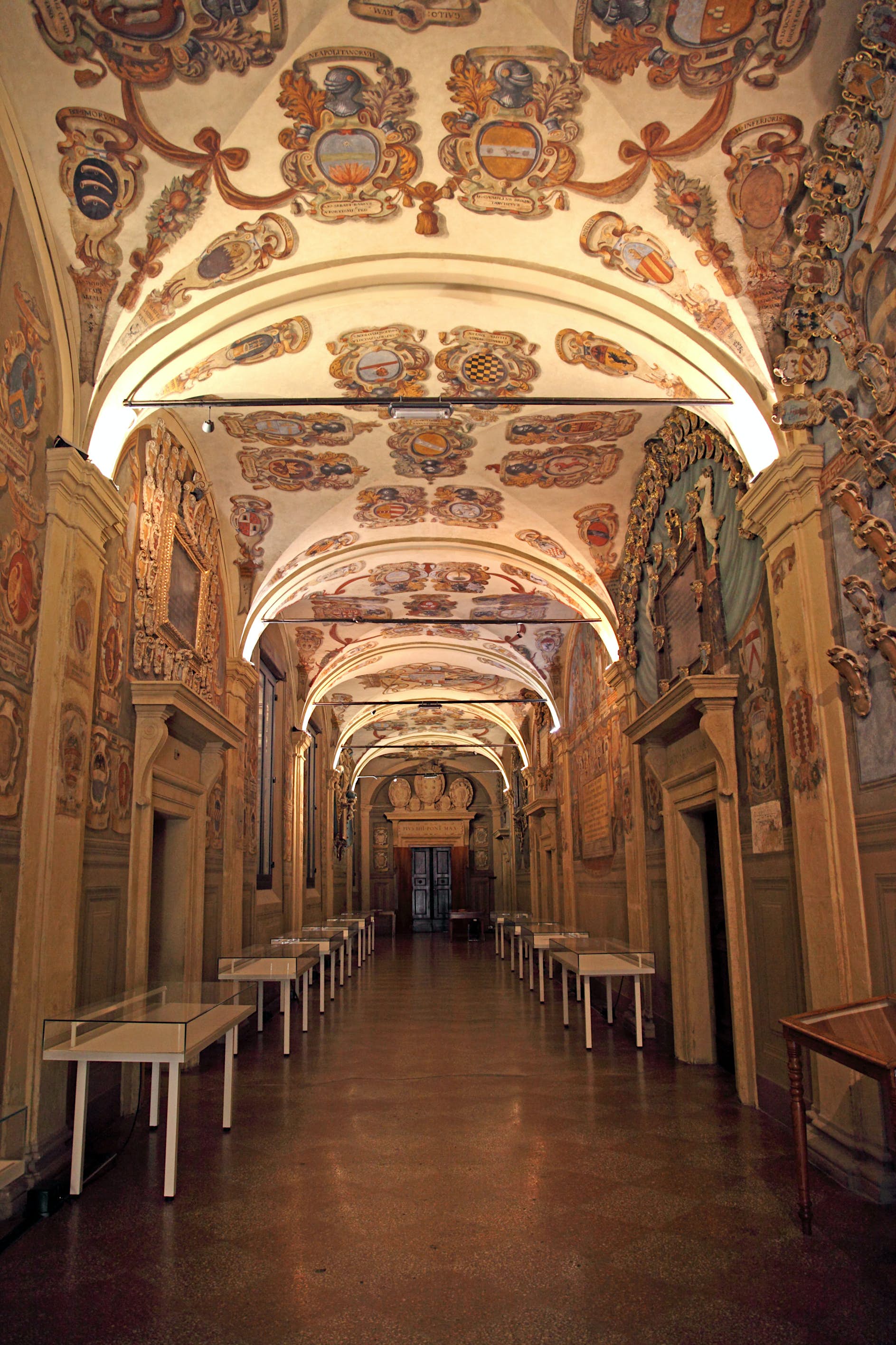 https://mdw-travel-data-us-east-1.s3.amazonaws.com/img/country/Italy/Archiginnasio-di-Bologna/img_03.jpg