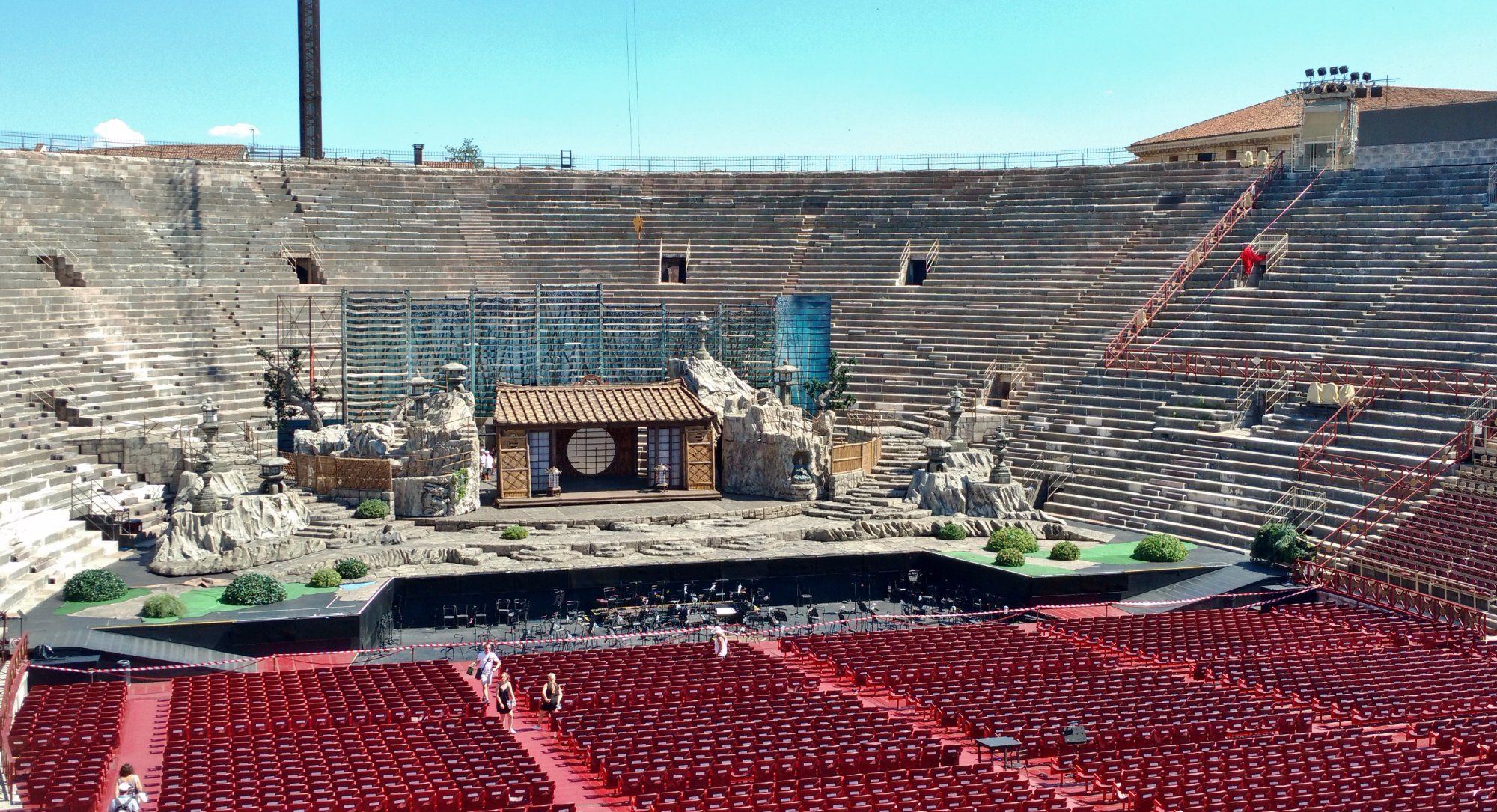 https://mdw-travel-data-us-east-1.s3.amazonaws.com/img/country/Italy/Arena-di-Verona/img_03.jpg