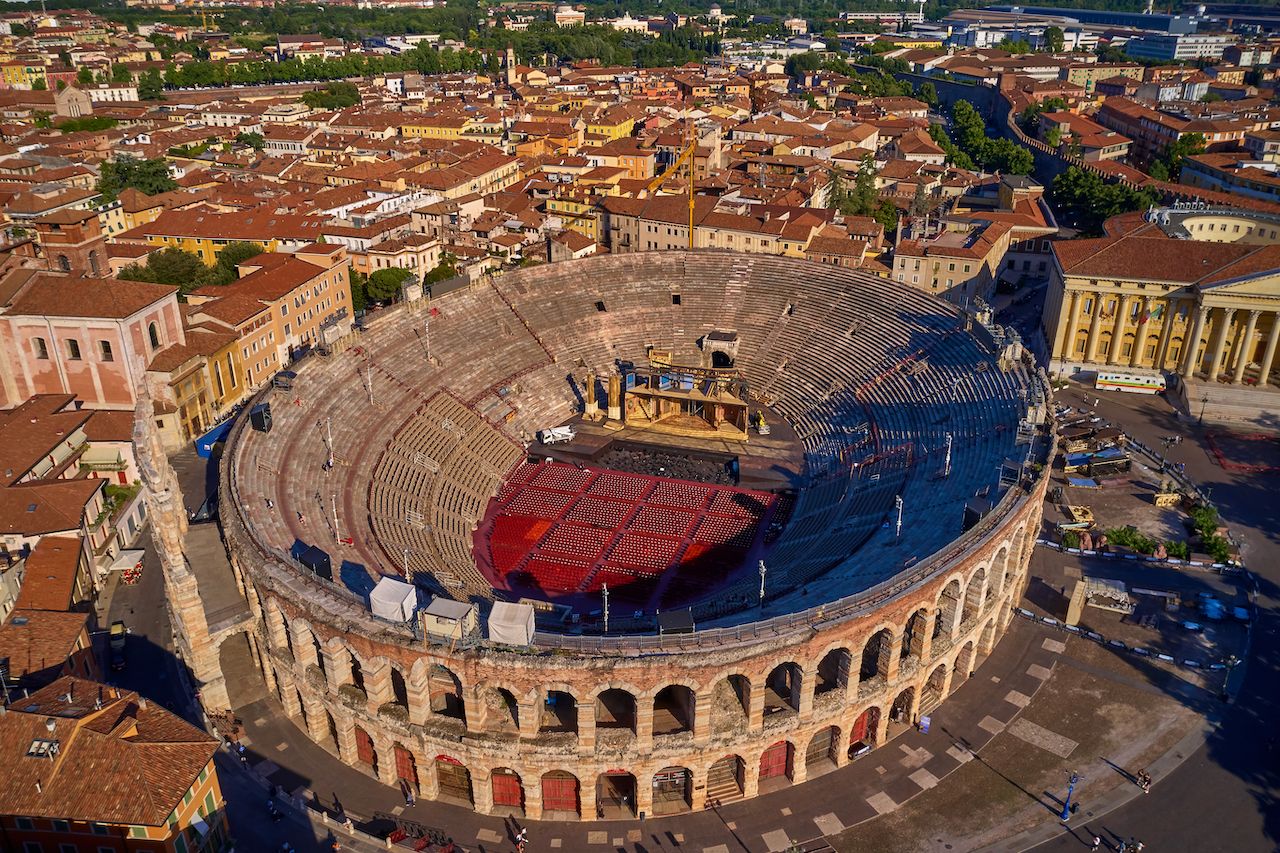 https://mdw-travel-data-us-east-1.s3.amazonaws.com/img/country/Italy/Arena-di-Verona/img_05.jpg