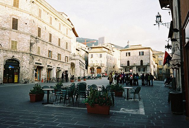 https://mdw-travel-data-us-east-1.s3.amazonaws.com/img/country/Italy/Assisi/img_02.jpg