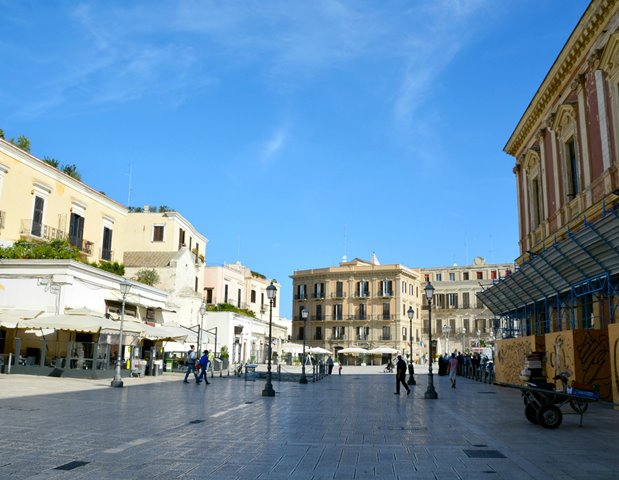 https://mdw-travel-data-us-east-1.s3.amazonaws.com/img/country/Italy/Barivecchia/img_00.jpg