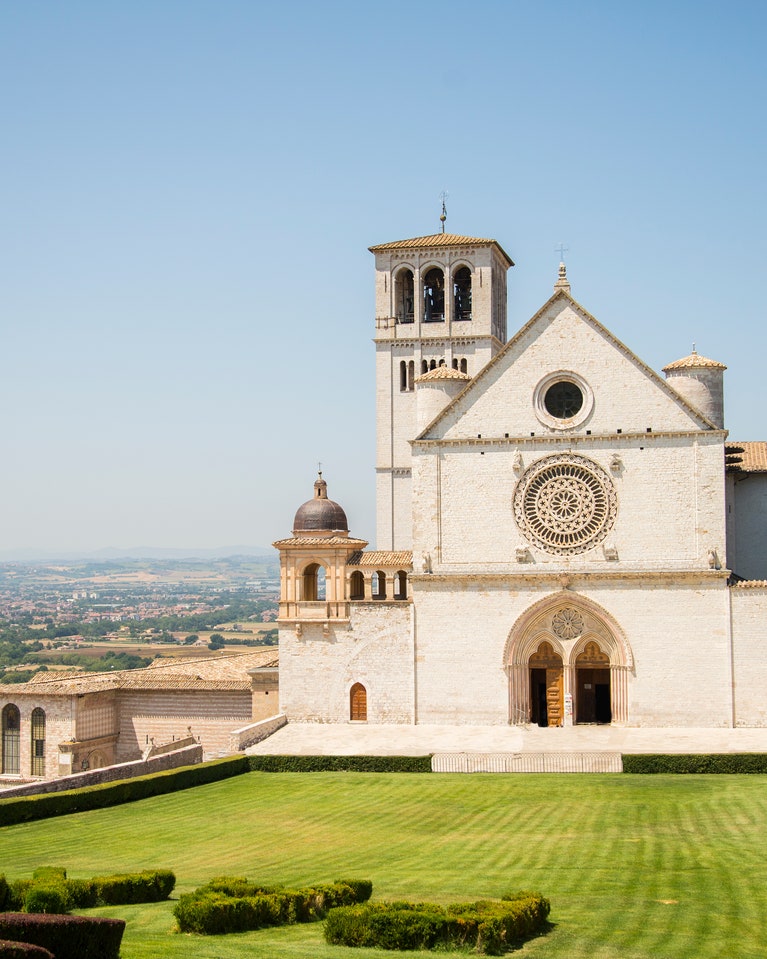 https://mdw-travel-data-us-east-1.s3.amazonaws.com/img/country/Italy/Basilica-di-San-Francesco/img_03.jpg