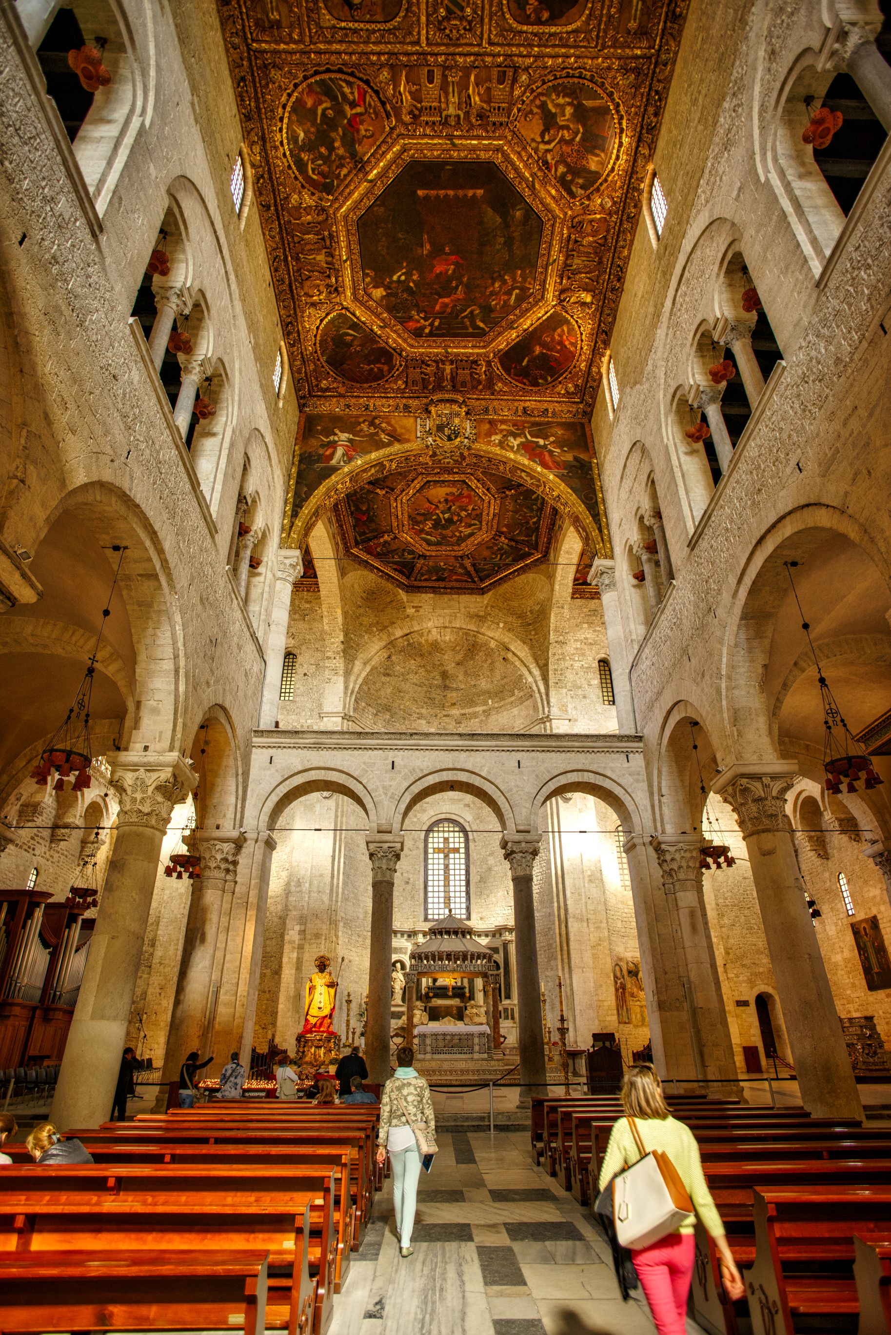 https://mdw-travel-data-us-east-1.s3.amazonaws.com/img/country/Italy/Basilica-di-San-Nicola/img_01.jpg