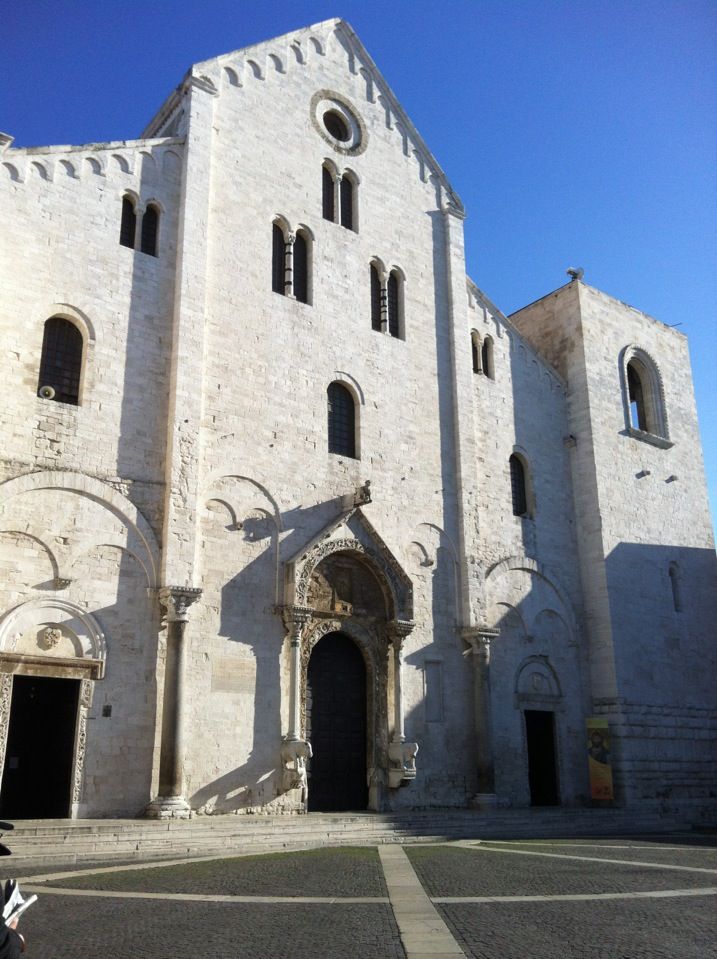 https://mdw-travel-data-us-east-1.s3.amazonaws.com/img/country/Italy/Basilica-di-San-Nicola/img_02.jpg