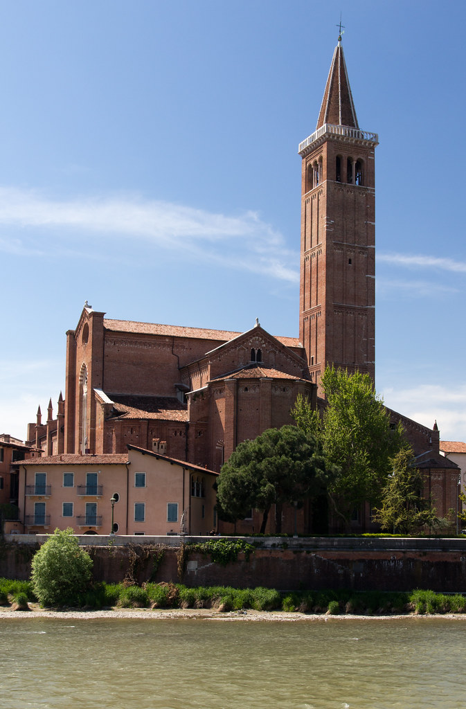 https://mdw-travel-data-us-east-1.s3.amazonaws.com/img/country/Italy/Basilica-di-Santa-Anastasia/img_01.jpg