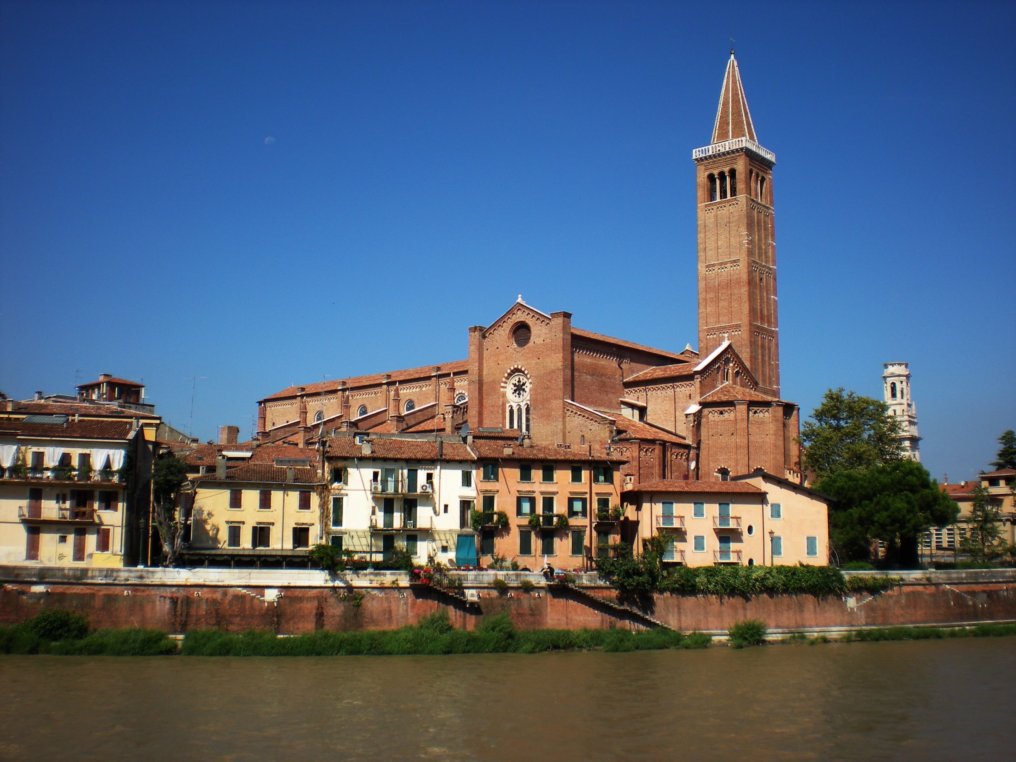 https://mdw-travel-data-us-east-1.s3.amazonaws.com/img/country/Italy/Basilica-di-Santa-Anastasia/img_02.jpg