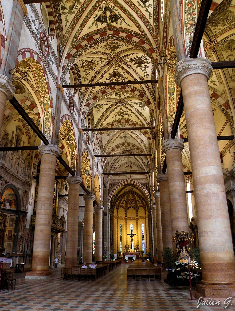 https://mdw-travel-data-us-east-1.s3.amazonaws.com/img/country/Italy/Basilica-di-Santa-Anastasia/img_04.jpg