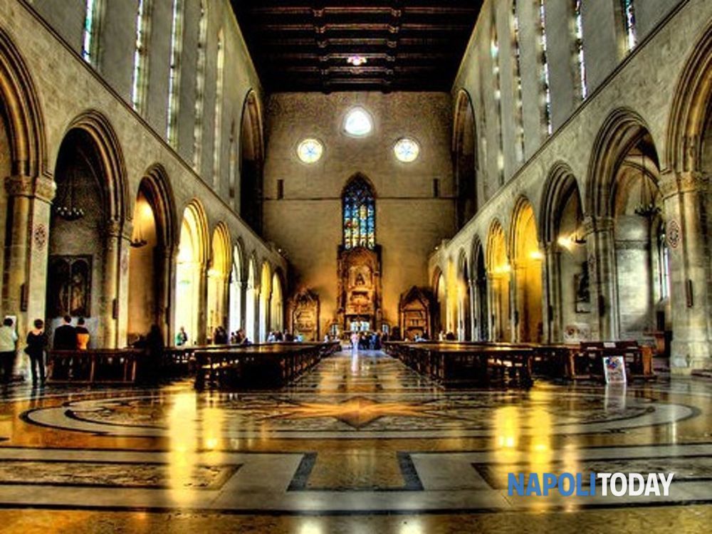 https://mdw-travel-data-us-east-1.s3.amazonaws.com/img/country/Italy/Basilica-di-Santa-Chiara/img_01.jpg