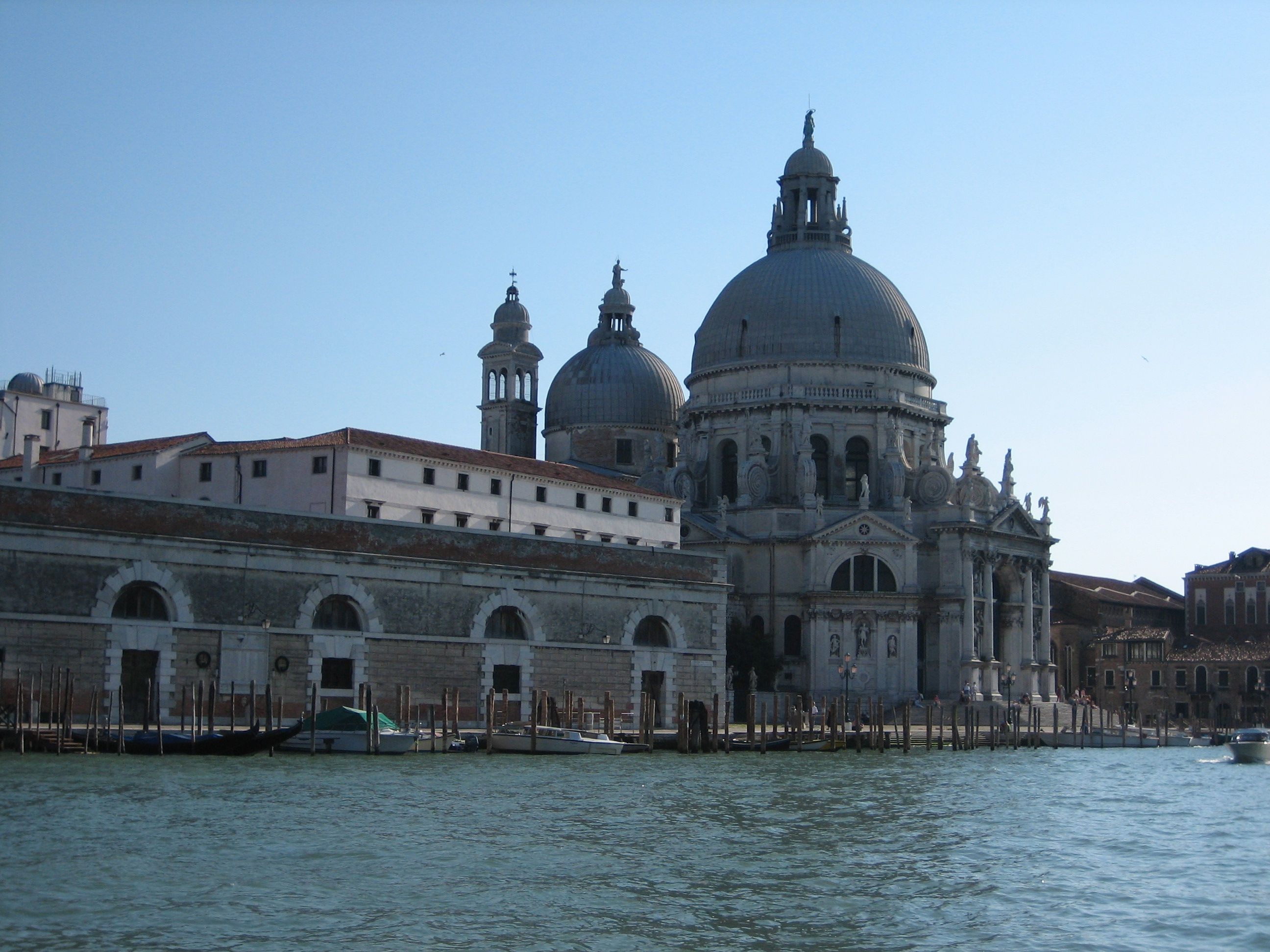 https://mdw-travel-data-us-east-1.s3.amazonaws.com/img/country/Italy/Basilica-di-Santa-Maria-della-Salute/img_01.jpg