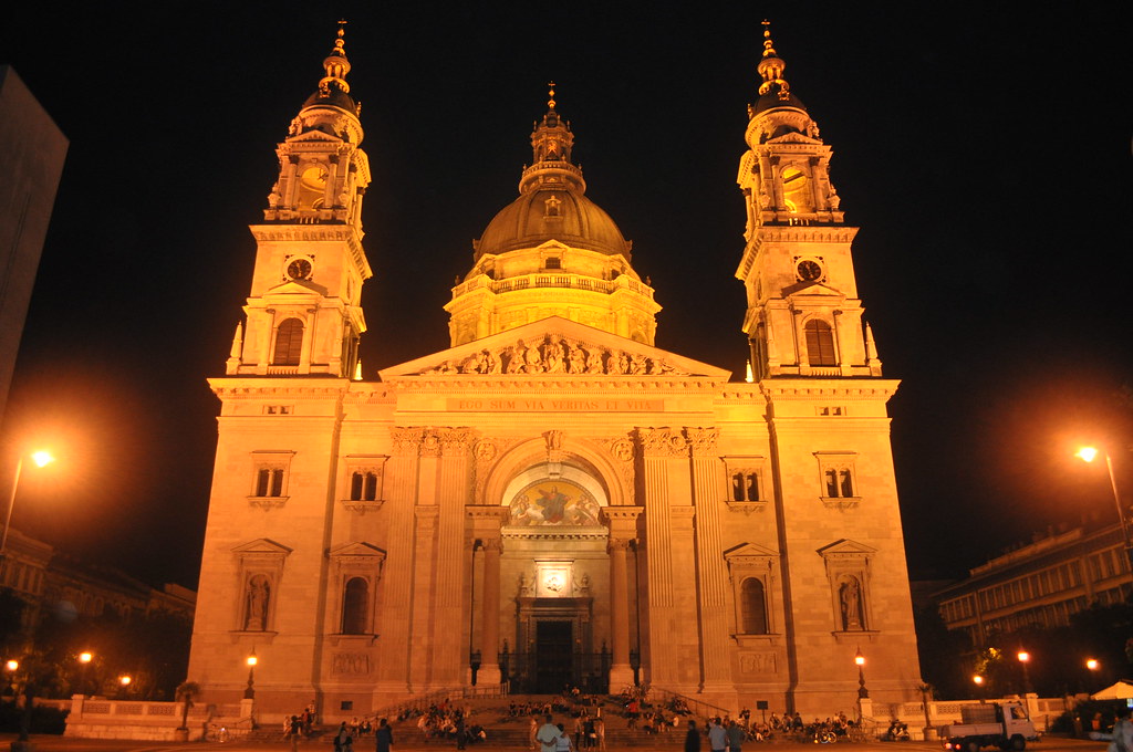 https://mdw-travel-data-us-east-1.s3.amazonaws.com/img/country/Italy/Basilica-di-Santo-Stefano/img_04.jpg