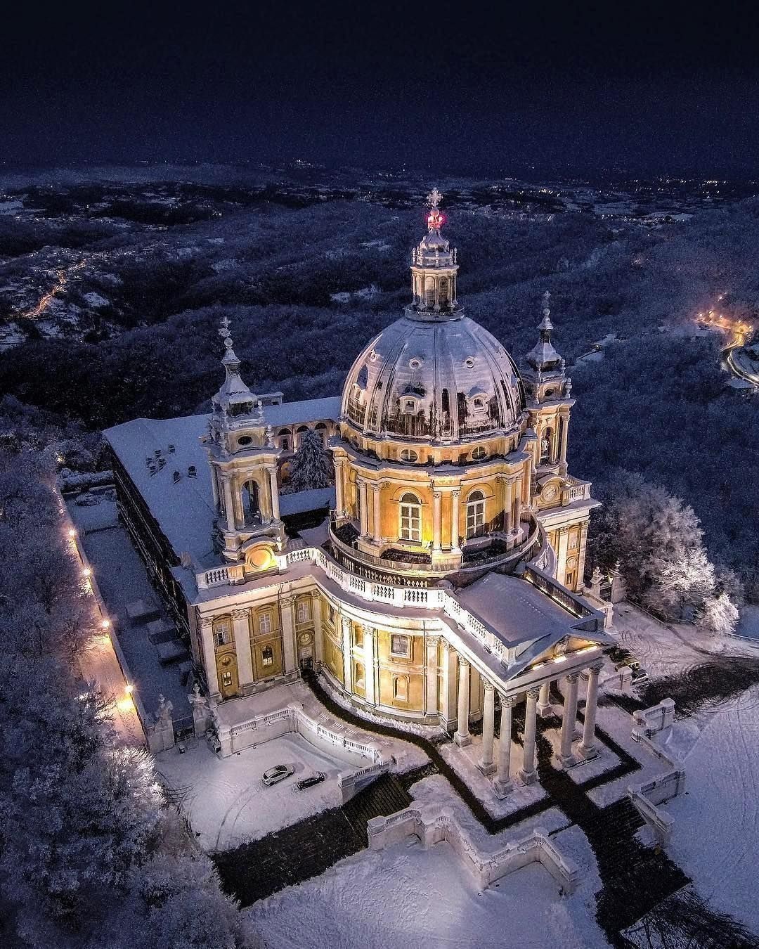 https://mdw-travel-data-us-east-1.s3.amazonaws.com/img/country/Italy/Basilica-di-Superga/img_01.jpg