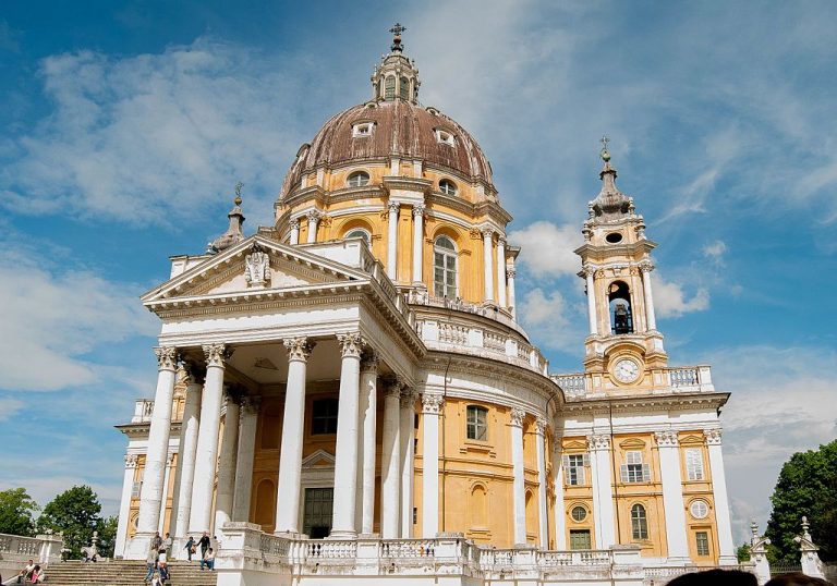 https://mdw-travel-data-us-east-1.s3.amazonaws.com/img/country/Italy/Basilica-di-Superga/img_02.jpg