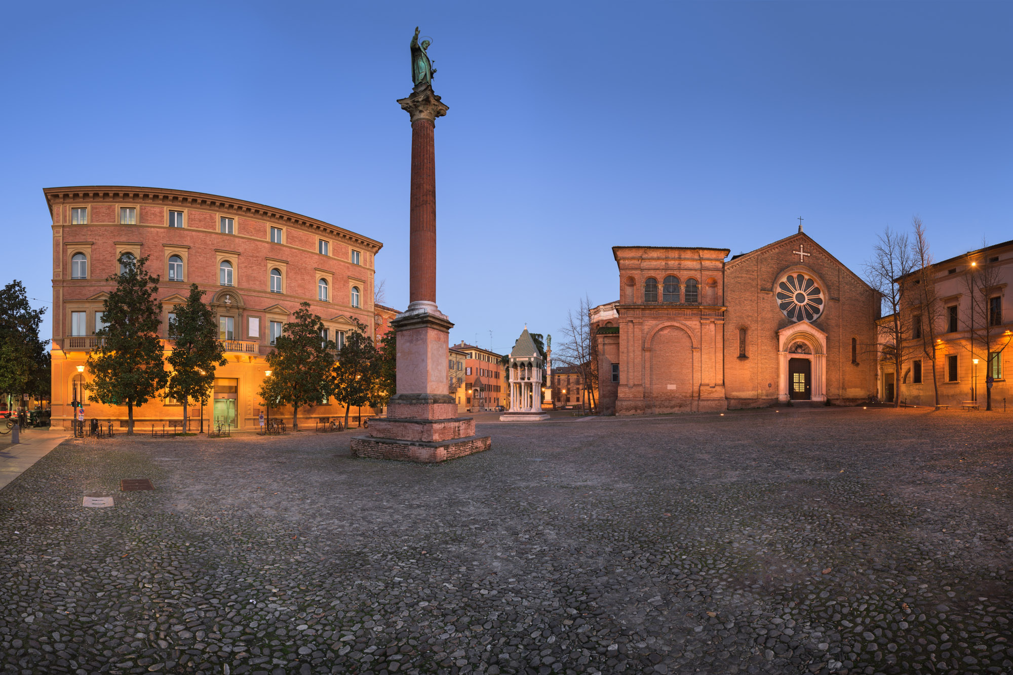https://mdw-travel-data-us-east-1.s3.amazonaws.com/img/country/Italy/Basilica-of-San-Domenico/img_02.jpg