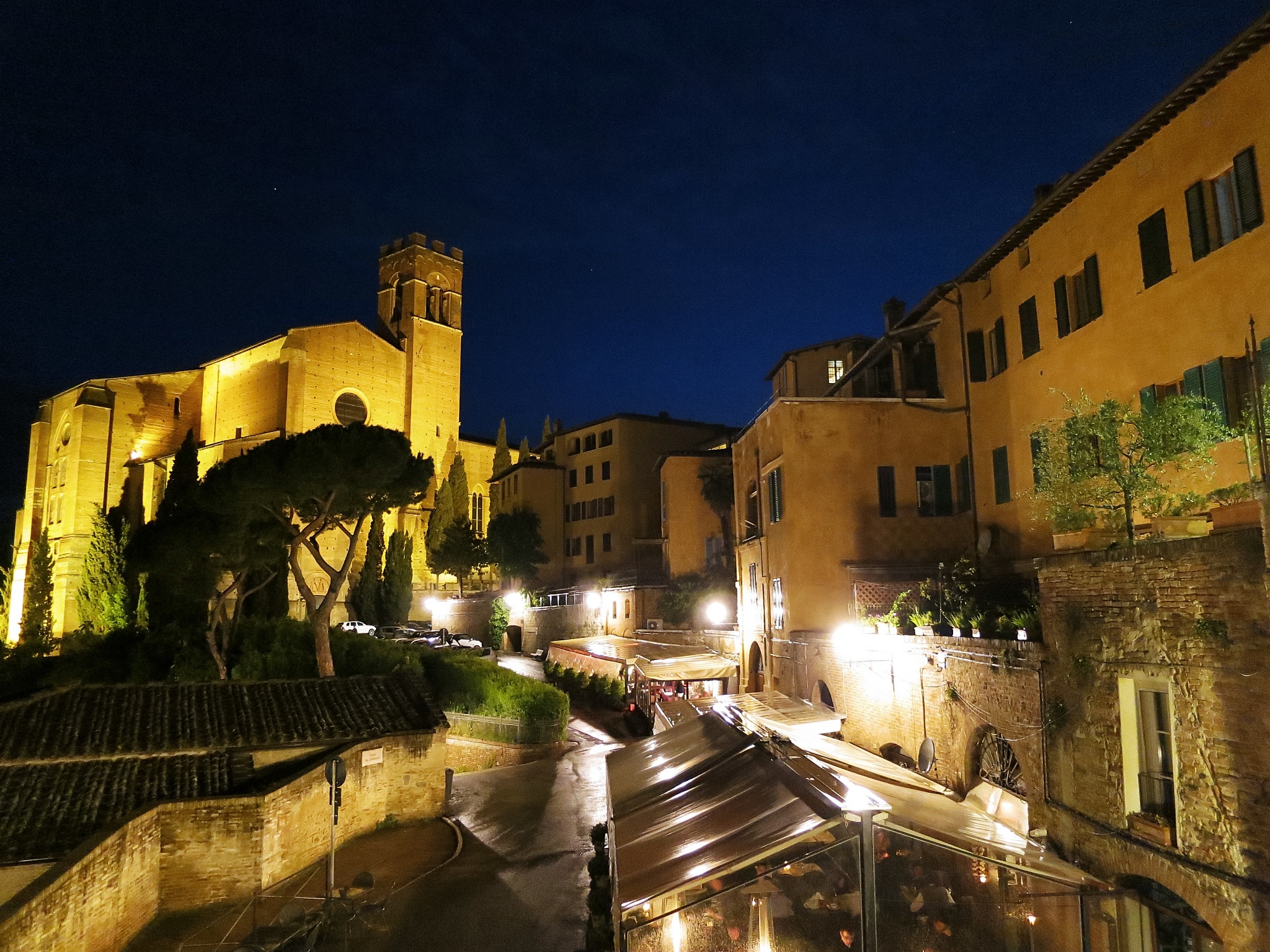https://mdw-travel-data-us-east-1.s3.amazonaws.com/img/country/Italy/Basilica-of-San-Domenico/img_03.jpg