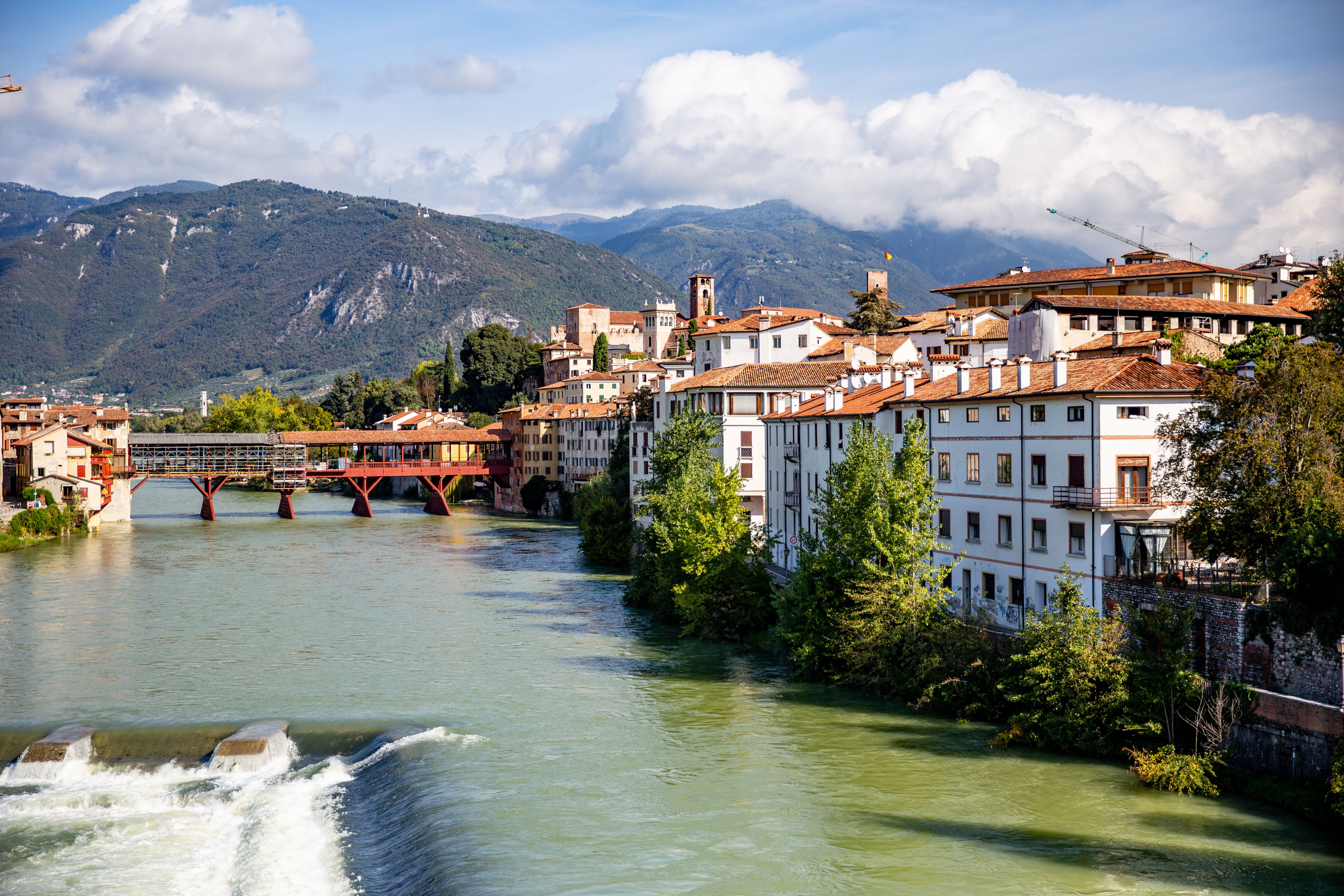 https://mdw-travel-data-us-east-1.s3.amazonaws.com/img/country/Italy/Bassano-del-Grappa/img_01.jpg