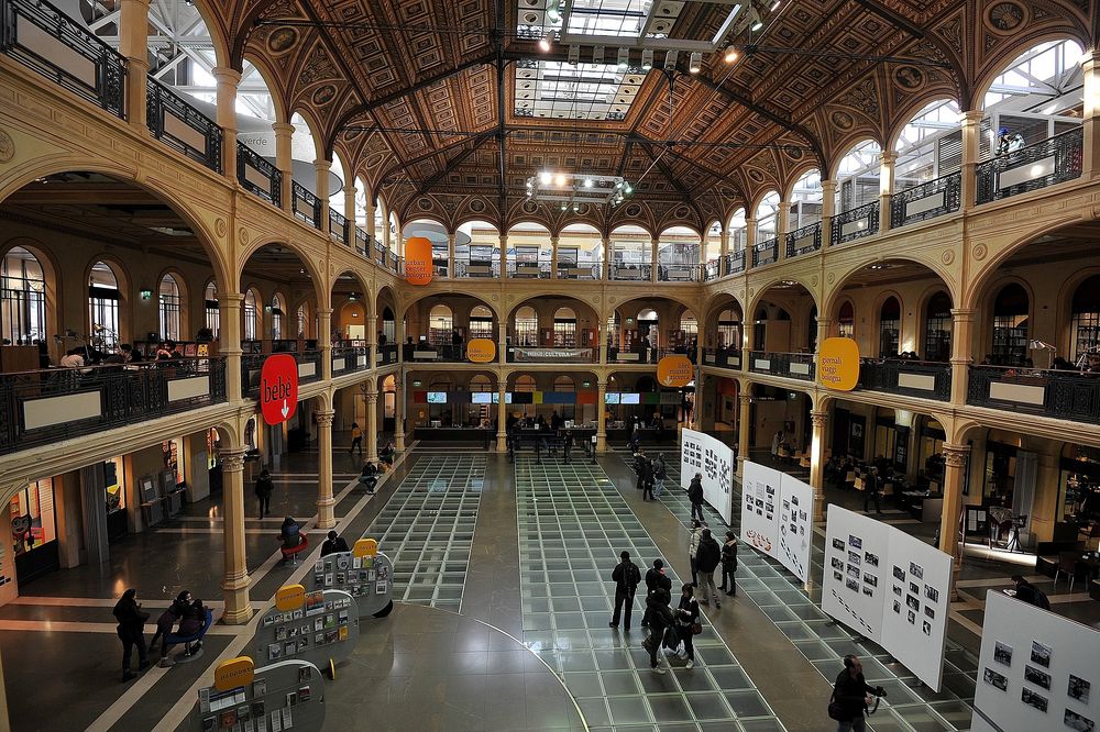 https://mdw-travel-data-us-east-1.s3.amazonaws.com/img/country/Italy/Biblioteca-Sala-Borsa/img_03.jpg