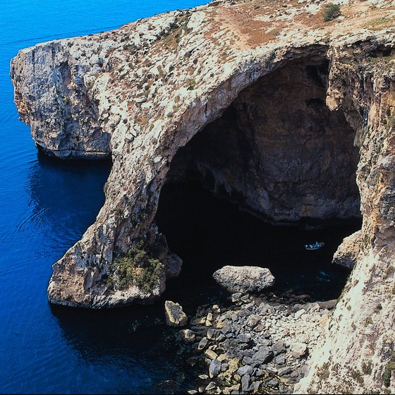https://mdw-travel-data-us-east-1.s3.amazonaws.com/img/country/Italy/Blue-Grotto/img_02.jpg