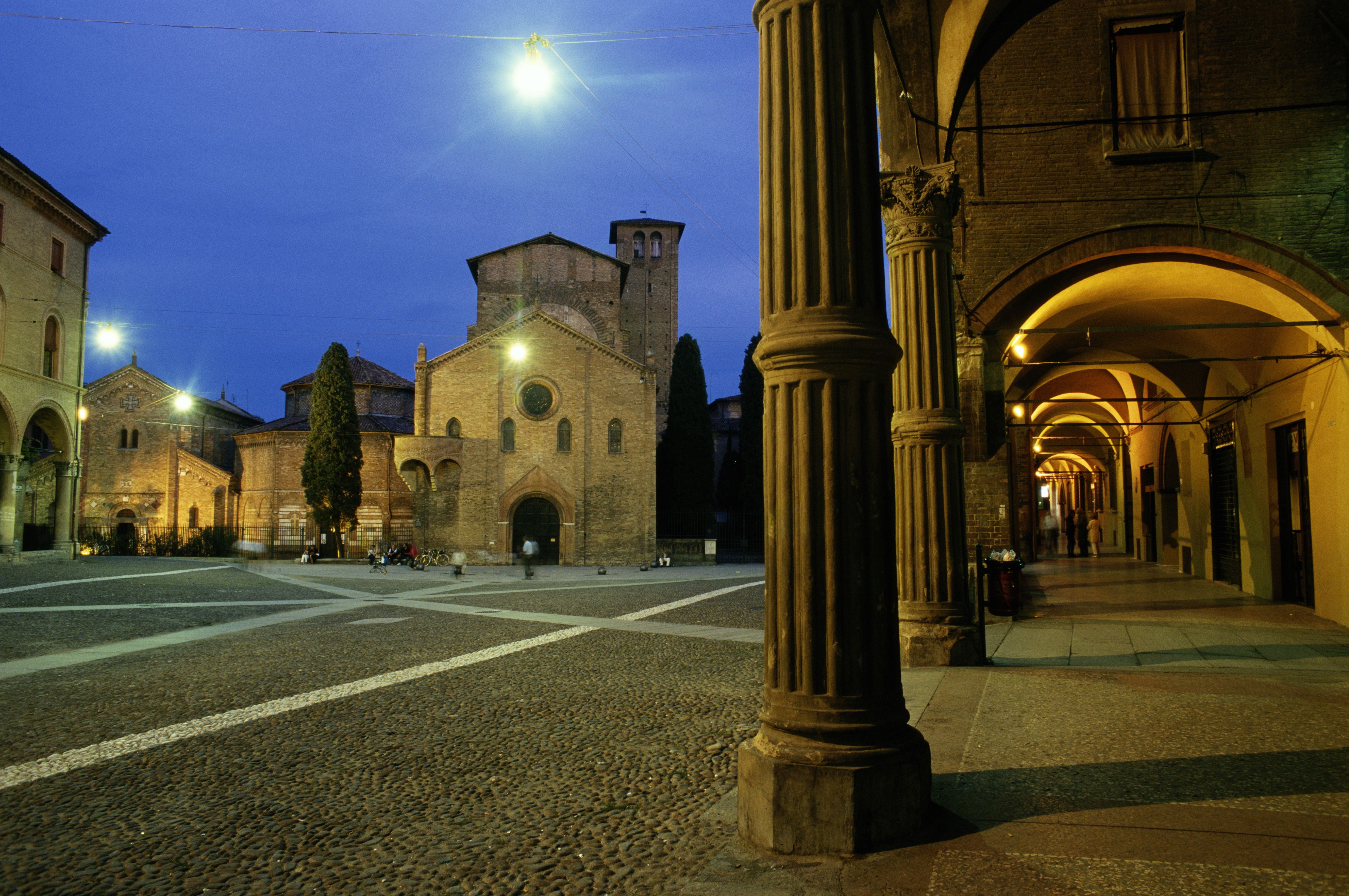 https://mdw-travel-data-us-east-1.s3.amazonaws.com/img/country/Italy/Bologna-Cathedral/img_01.jpg