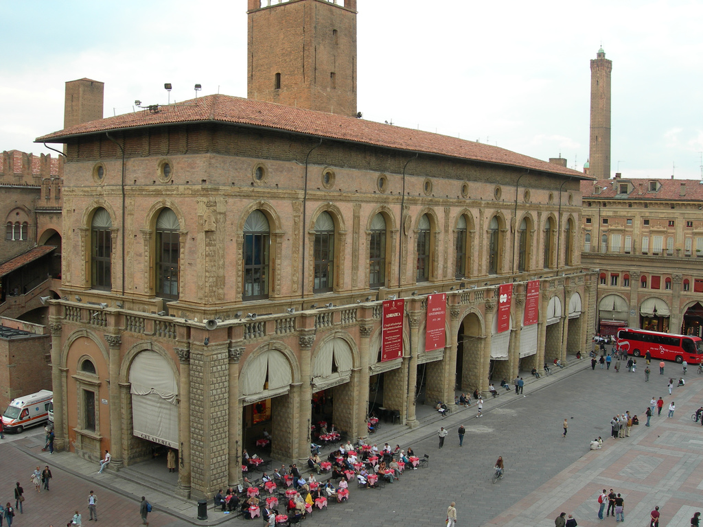https://mdw-travel-data-us-east-1.s3.amazonaws.com/img/country/Italy/Bologna-Cathedral/img_04.jpg