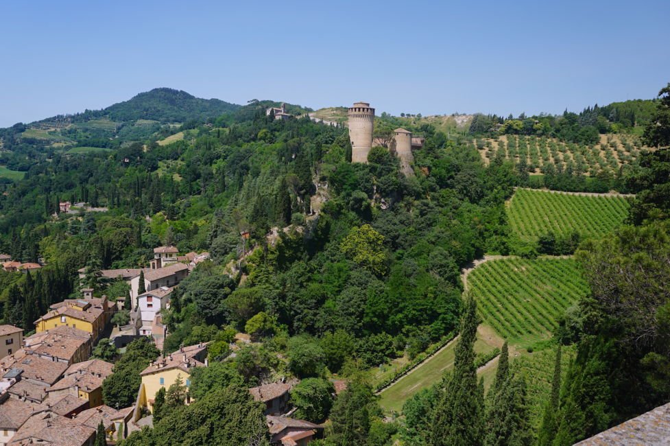 https://mdw-travel-data-us-east-1.s3.amazonaws.com/img/country/Italy/Brisighella/img_01.jpg