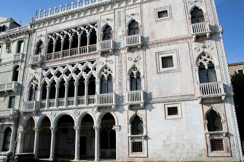 https://mdw-travel-data-us-east-1.s3.amazonaws.com/img/country/Italy/Ca-dOro/img_01.jpg