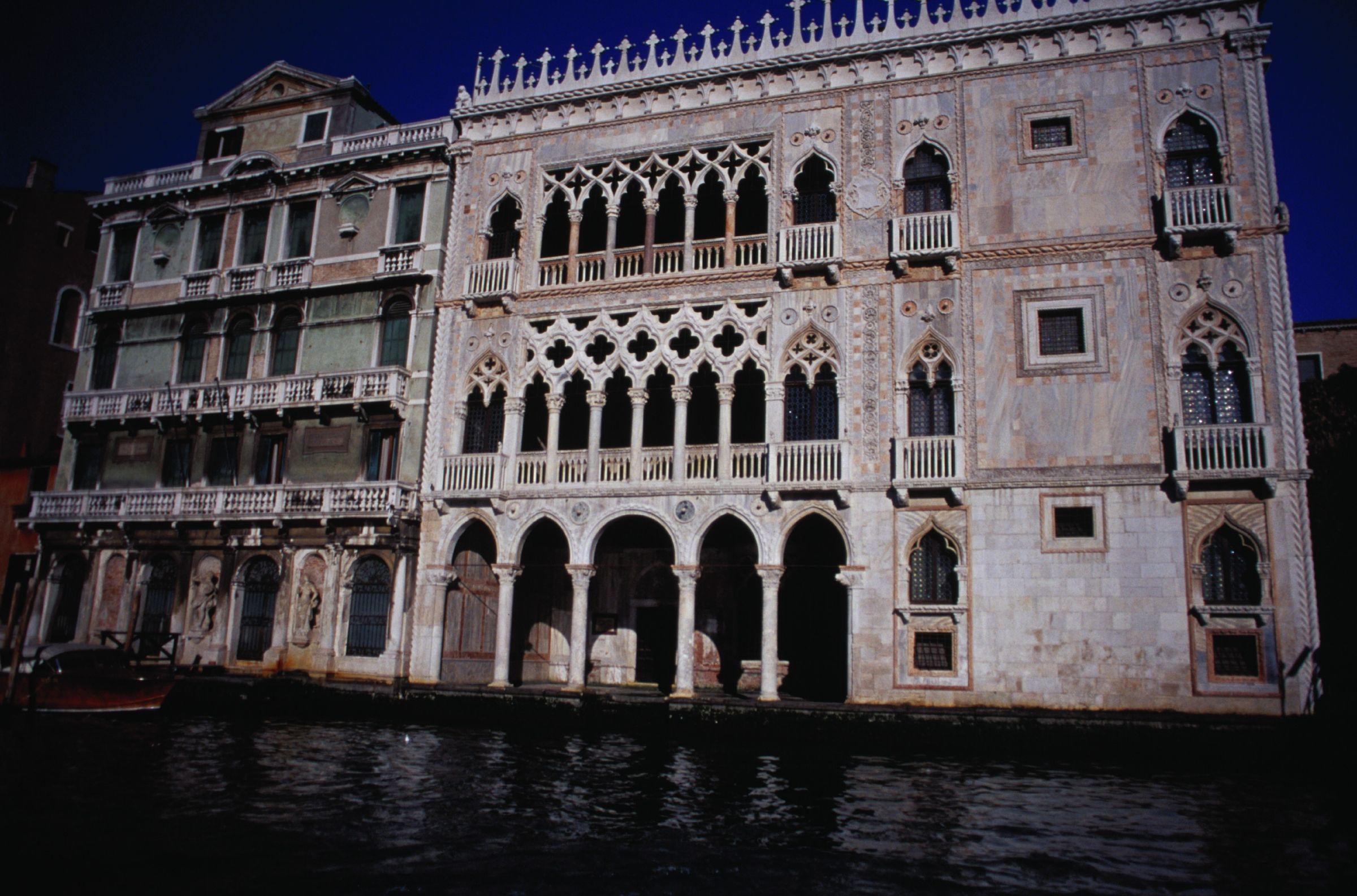 https://mdw-travel-data-us-east-1.s3.amazonaws.com/img/country/Italy/Ca-dOro/img_05.jpg