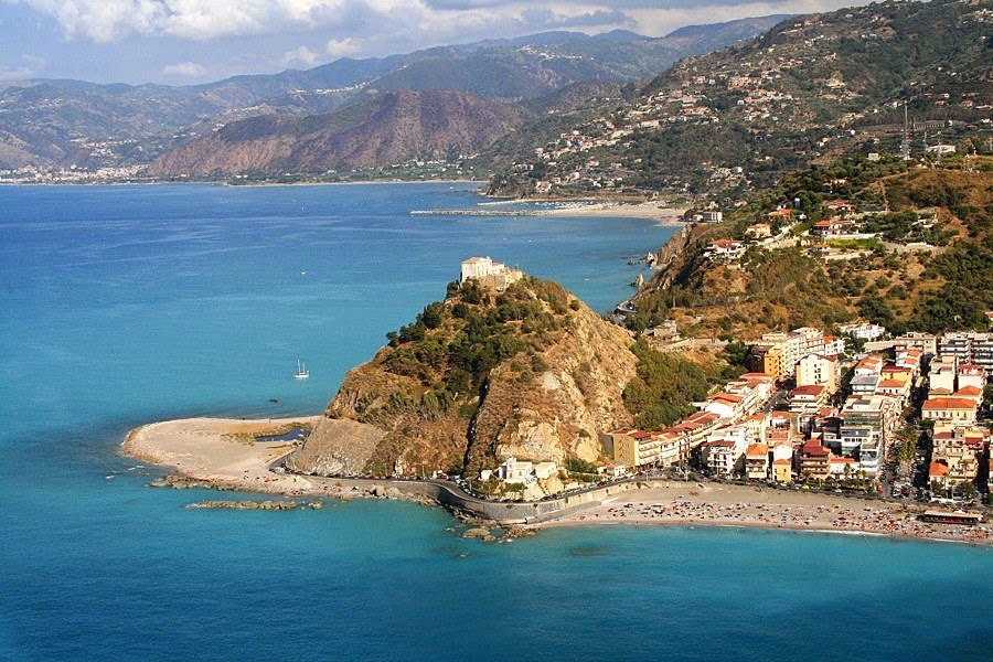 https://mdw-travel-data-us-east-1.s3.amazonaws.com/img/country/Italy/Capo-dOrlando/img_03.jpg