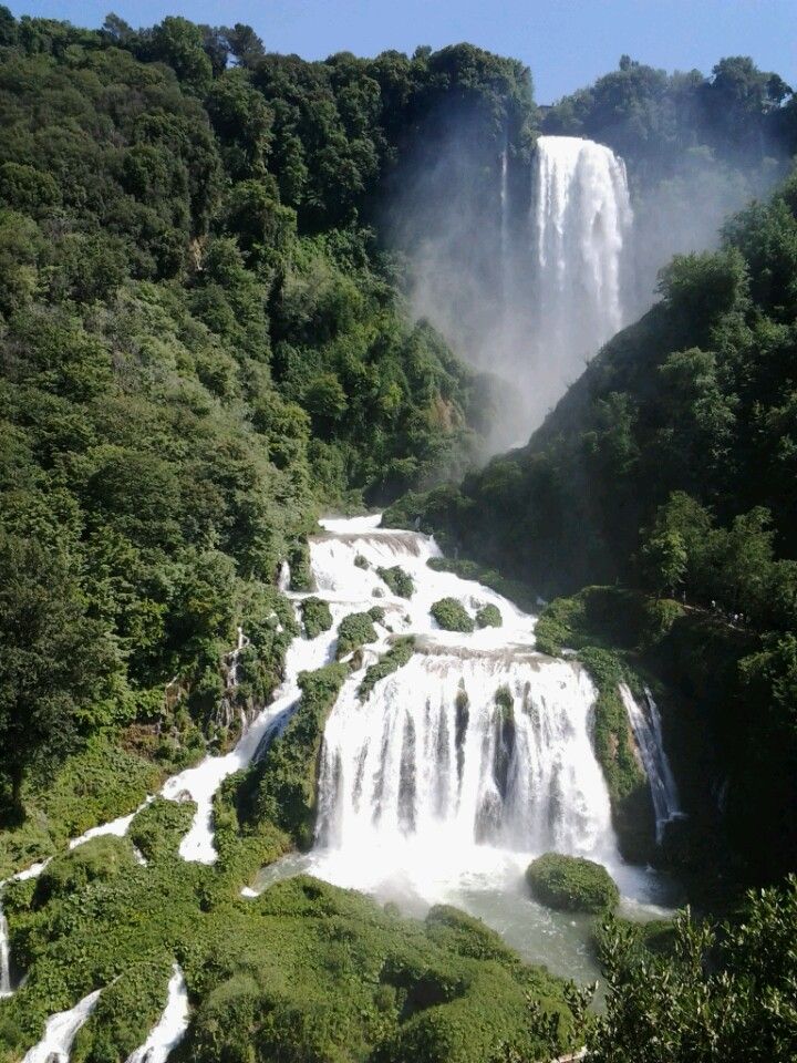 https://mdw-travel-data-us-east-1.s3.amazonaws.com/img/country/Italy/Cascata-delle-Marmore/img_01.jpg