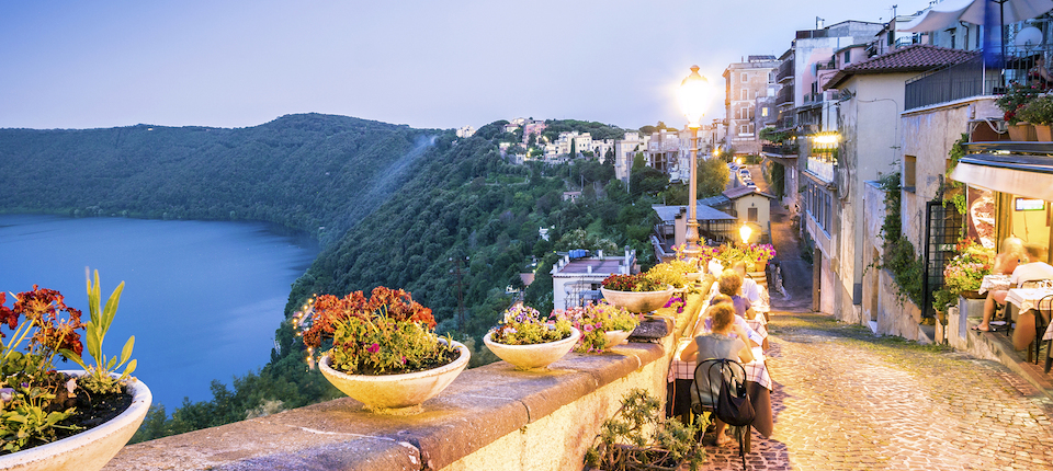 https://mdw-travel-data-us-east-1.s3.amazonaws.com/img/country/Italy/Castel-Gandolfo/img_02.jpg