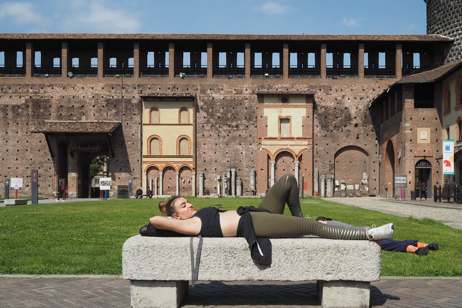 https://mdw-travel-data-us-east-1.s3.amazonaws.com/img/country/Italy/Castello-Sforzesco/img_05.jpg
