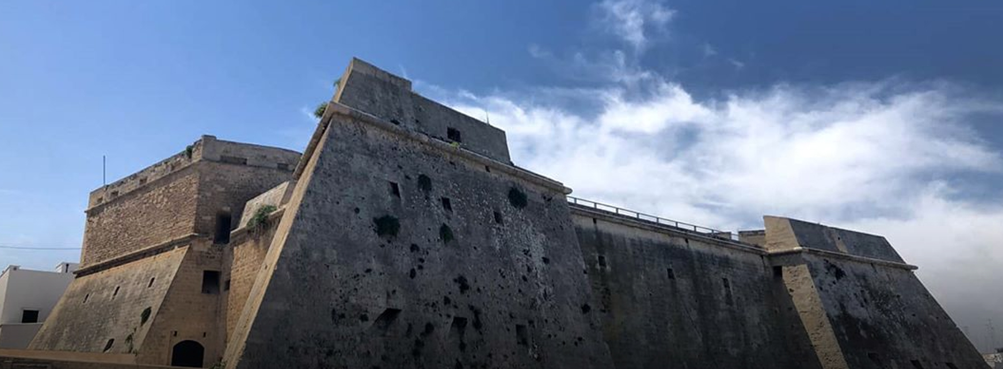 https://mdw-travel-data-us-east-1.s3.amazonaws.com/img/country/Italy/Castello-di-Mola/img_03.jpg