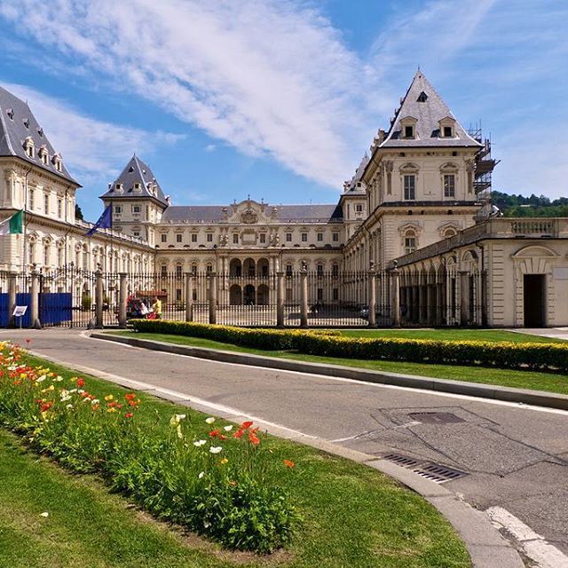 https://mdw-travel-data-us-east-1.s3.amazonaws.com/img/country/Italy/Castle-of-Valentino/img_03.jpg
