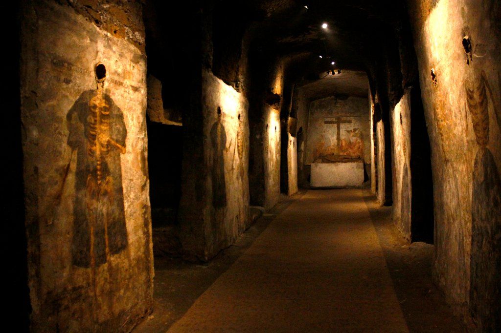 https://mdw-travel-data-us-east-1.s3.amazonaws.com/img/country/Italy/Catacombe-di-San-Gaudioso/img_02.jpg