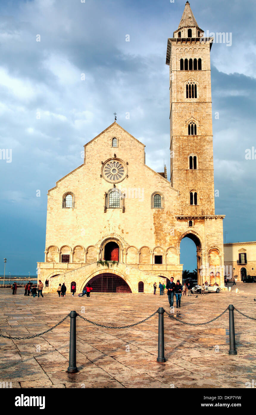 https://mdw-travel-data-us-east-1.s3.amazonaws.com/img/country/Italy/Cathedral-of-Molfetta/img_01.jpg