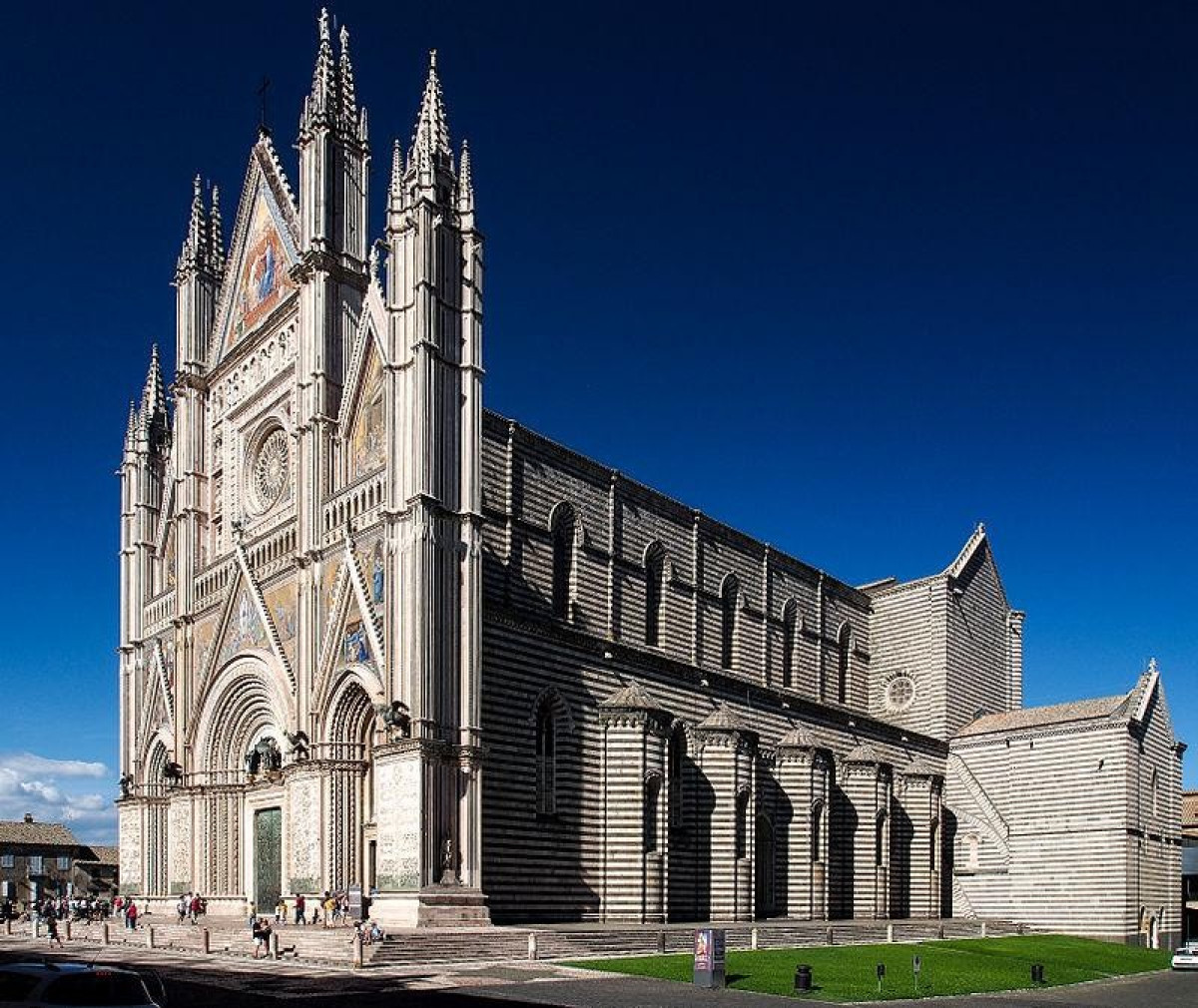 https://mdw-travel-data-us-east-1.s3.amazonaws.com/img/country/Italy/Cathedral-of-Santa-Maria-Assunta/img_03.jpg