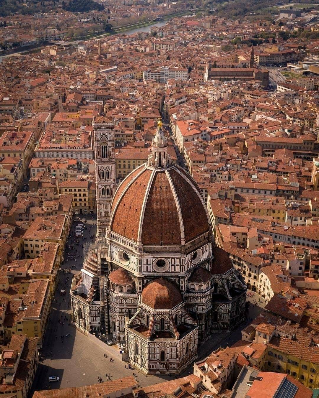 https://mdw-travel-data-us-east-1.s3.amazonaws.com/img/country/Italy/Cathedral-of-Santa-Maria-del-Fiore/img_02.jpg
