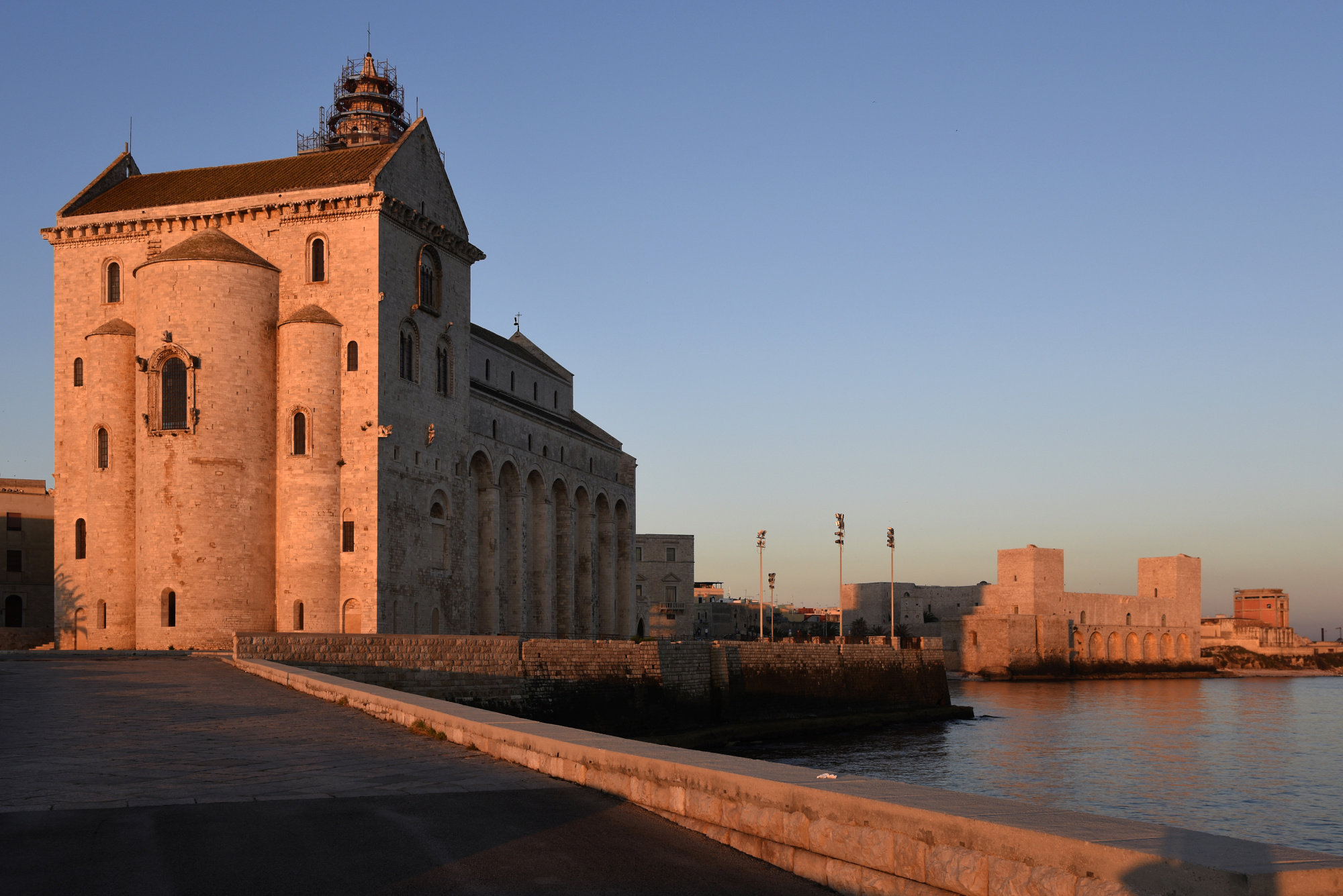 https://mdw-travel-data-us-east-1.s3.amazonaws.com/img/country/Italy/Cathedral-of-Trani/img_02.jpg
