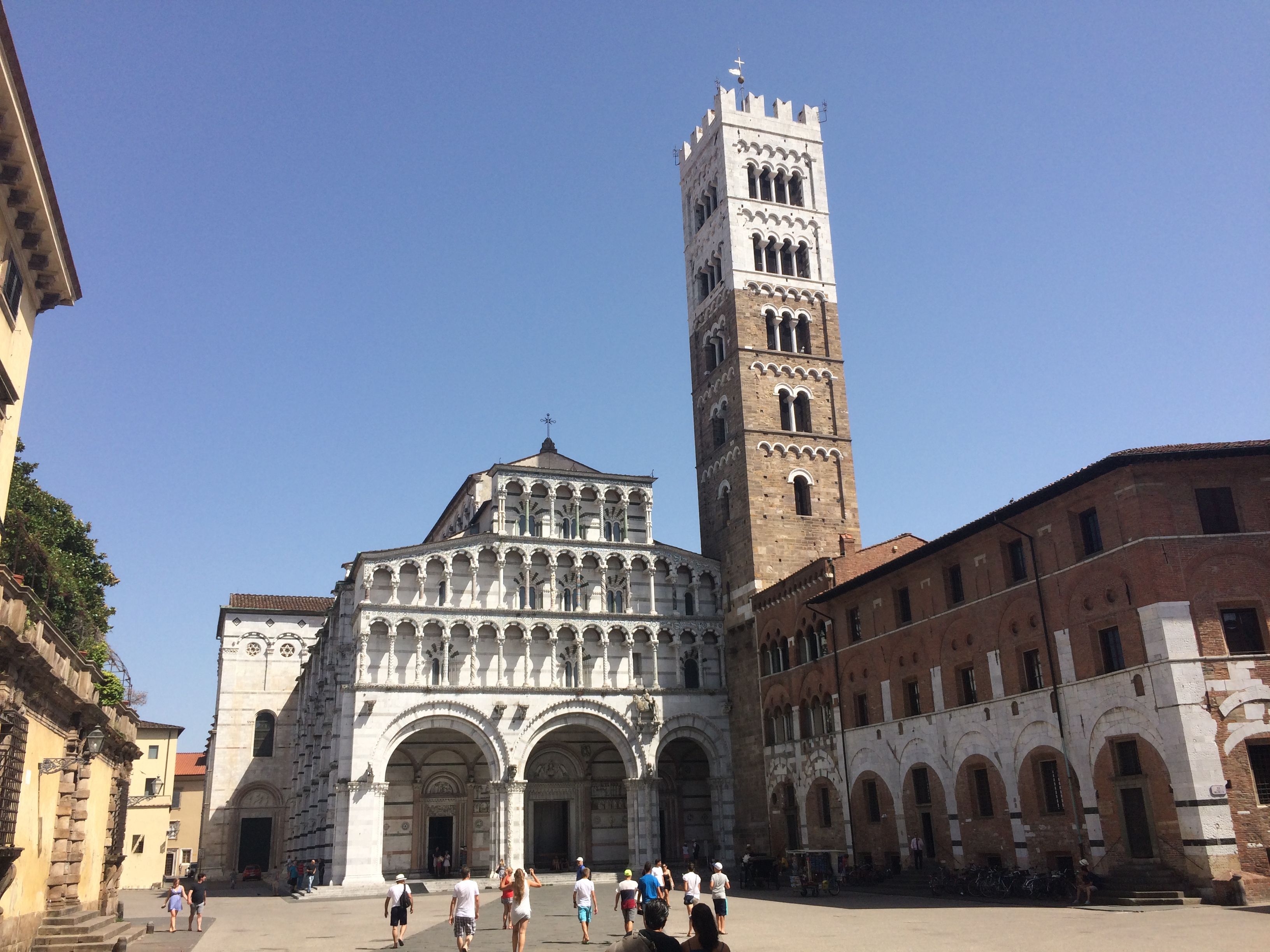 https://mdw-travel-data-us-east-1.s3.amazonaws.com/img/country/Italy/Cattedrale-di-San-Martino/img_02.jpg