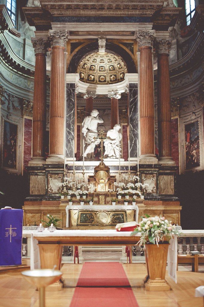 https://mdw-travel-data-us-east-1.s3.amazonaws.com/img/country/Italy/Chiesa-di-San-Paolo-Maggiore/img_04.jpg
