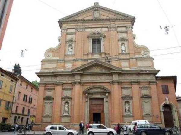 https://mdw-travel-data-us-east-1.s3.amazonaws.com/img/country/Italy/Chiesa-di-San-Paolo-Maggiore/img_05.jpg