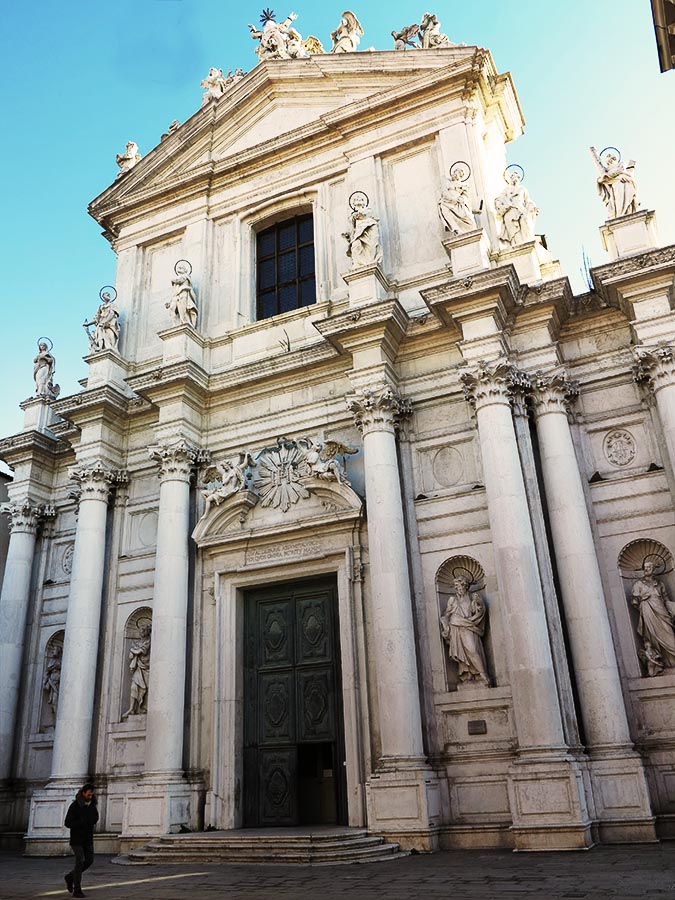 https://mdw-travel-data-us-east-1.s3.amazonaws.com/img/country/Italy/Chiesa-di-Santa-Maria-Assunta/img_03.jpg