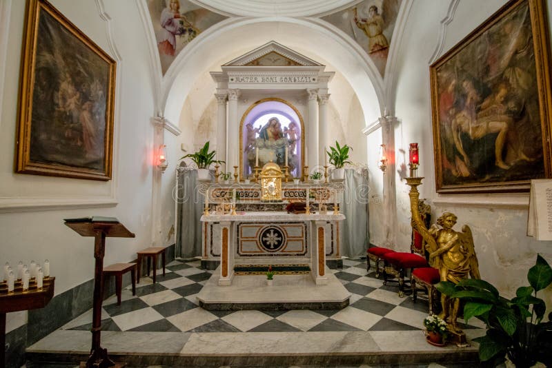 https://mdw-travel-data-us-east-1.s3.amazonaws.com/img/country/Italy/Chiesa-di-Santa-Sofia/img_03.jpg