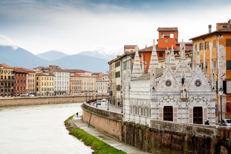 https://mdw-travel-data-us-east-1.s3.amazonaws.com/img/country/Italy/Church-of-Santa-Maria-della-Spina/img_03.jpg