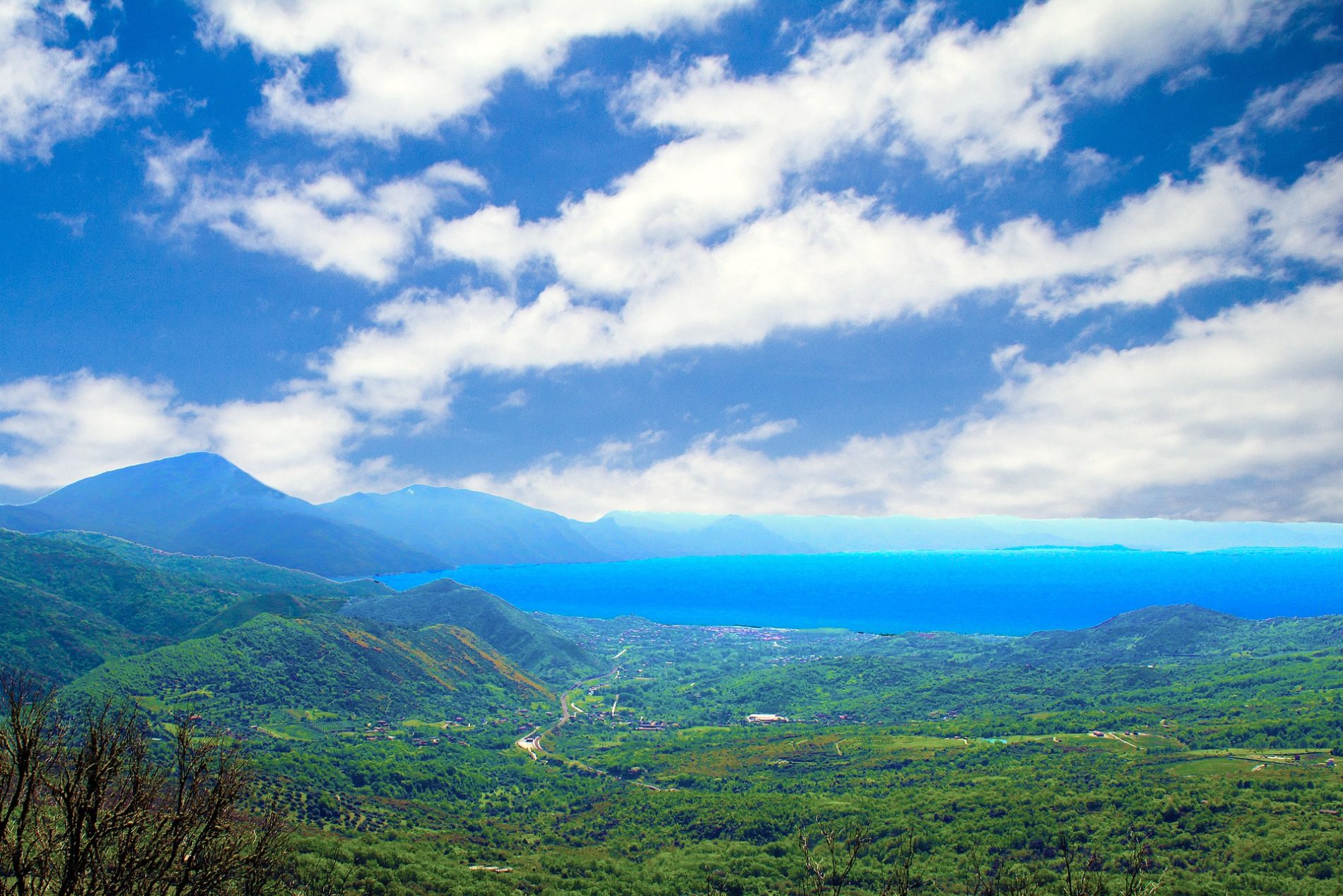 https://mdw-travel-data-us-east-1.s3.amazonaws.com/img/country/Italy/Cilento-and-Vallo-di-Diano-National-Park/img_00.jpg