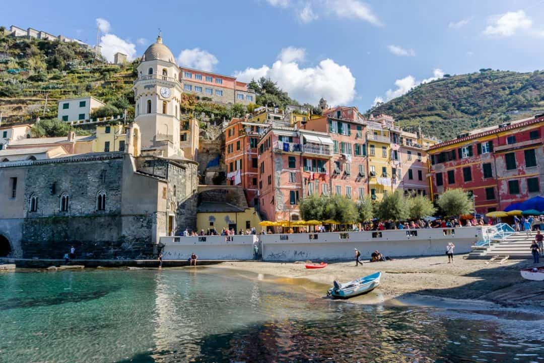 https://mdw-travel-data-us-east-1.s3.amazonaws.com/img/country/Italy/Cinque-Terre/img_02.jpg