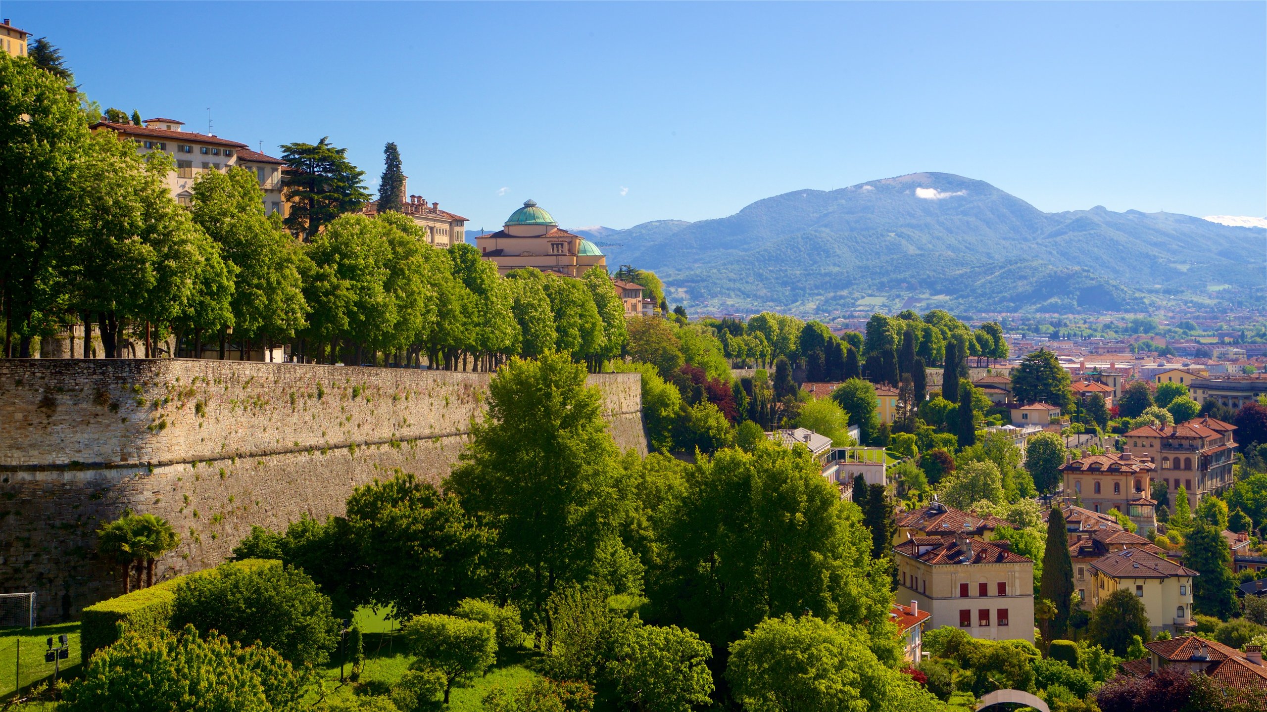 https://mdw-travel-data-us-east-1.s3.amazonaws.com/img/country/Italy/Citta-Alta/img_01.jpg